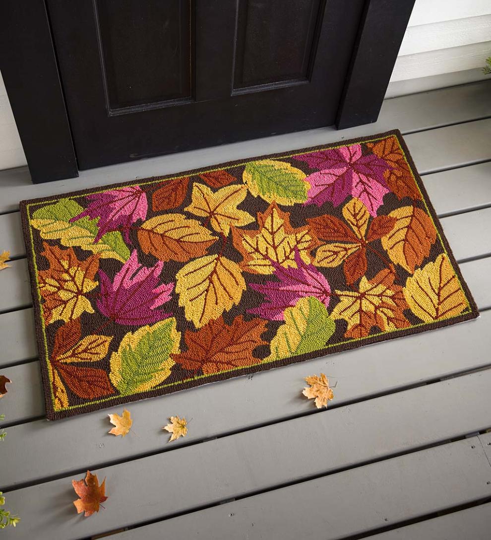 Plow & Hearth Home Accents | Indoor Living Indoor/Outdoor Scattered Leaves Hooked Polypropylene Accent Rug