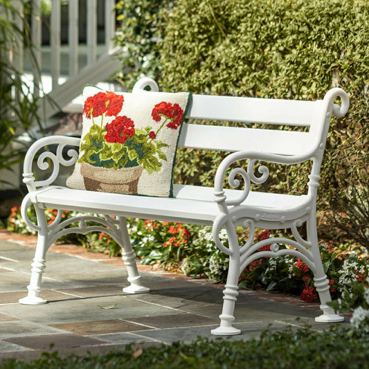 Indoor/Outdoor Geranium Hooked Polypropylene Throw Pillow