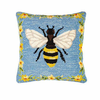 Indoor/Outdoor Bee Hooked Polypropylene Throw Pillow