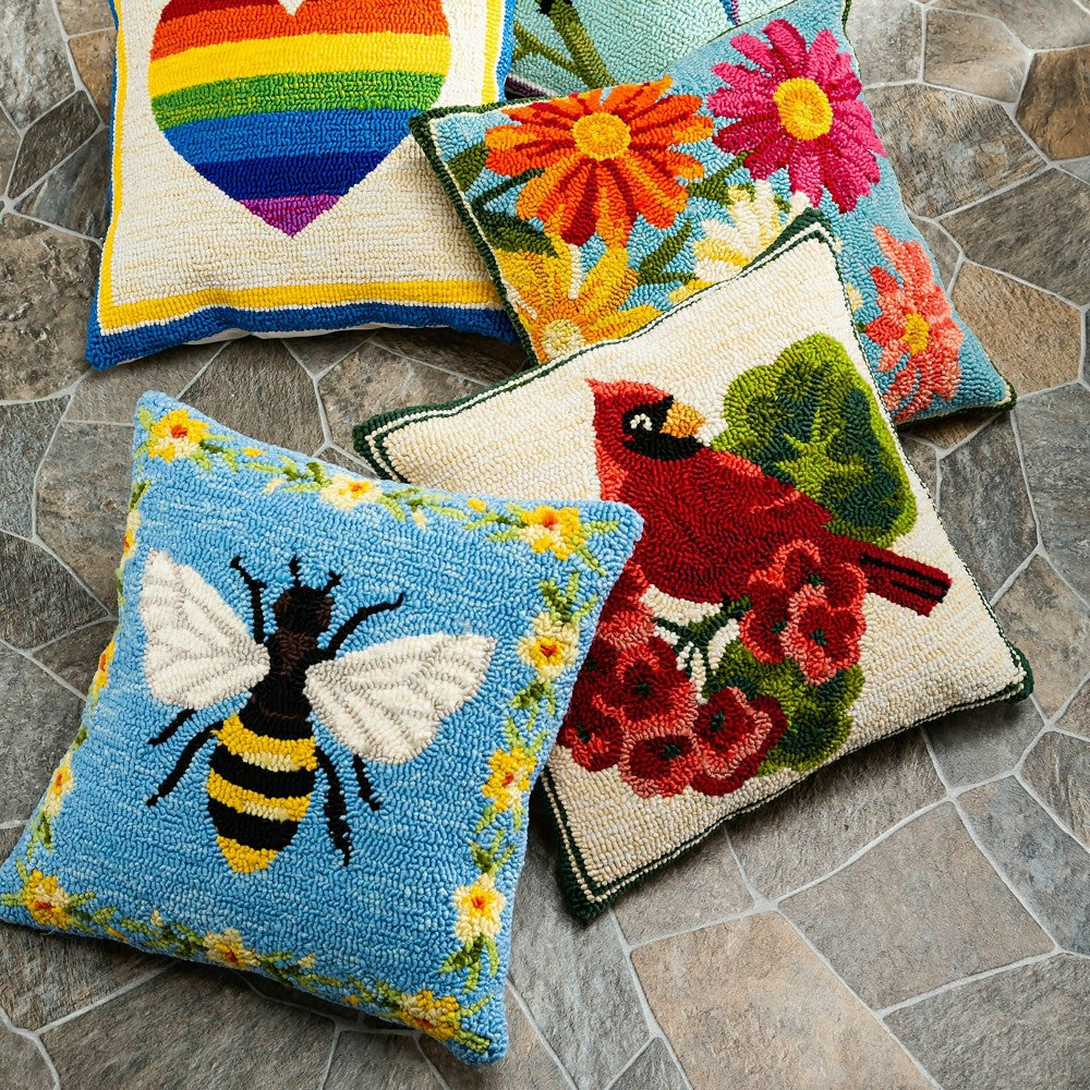 Indoor/Outdoor Bee Hooked Polypropylene Throw Pillow