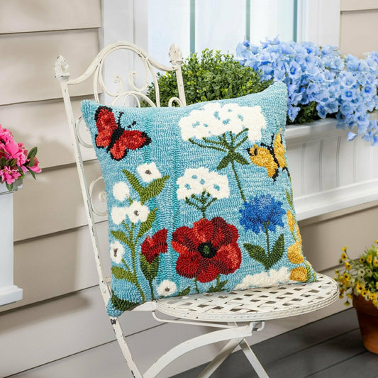 Indoor/Outdoor Hooked Polypropylene Wildflower Throw Pillow 18"x18"