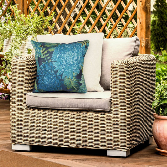 Indoor/Outdoor Chrysanthemum Polypropylene Throw Pillow
