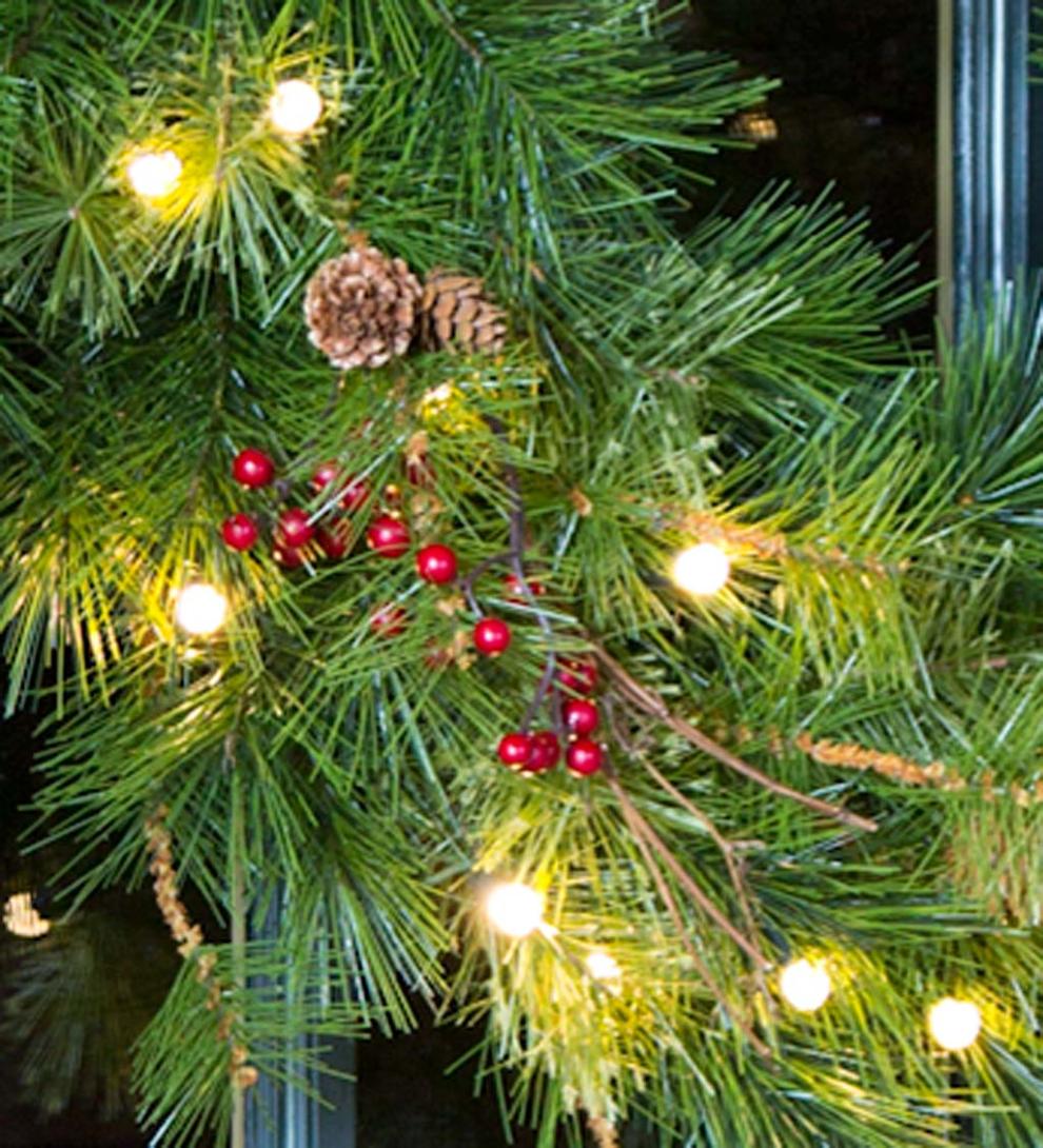 Plow &amp; Hearth Home Accents | Indoor Living Indoor/Outdoor Blue Ridge Wreath With Battery-Operated Dual-Function Lights, 30" Dia.