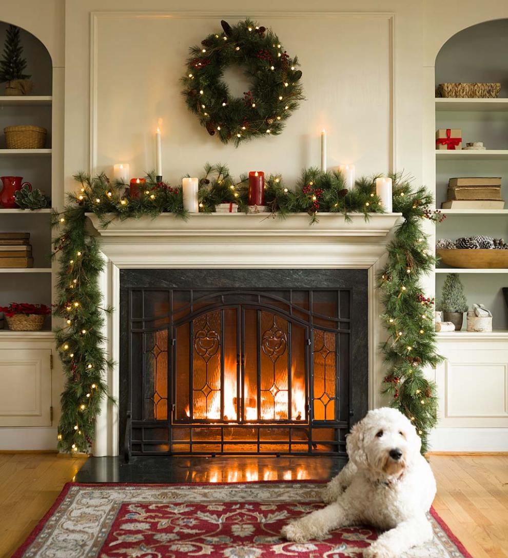 Plow &amp; Hearth Home Accents | Indoor Living Indoor/Outdoor Blue Ridge Wreath With Battery-Operated Dual-Function Lights, 30" Dia.