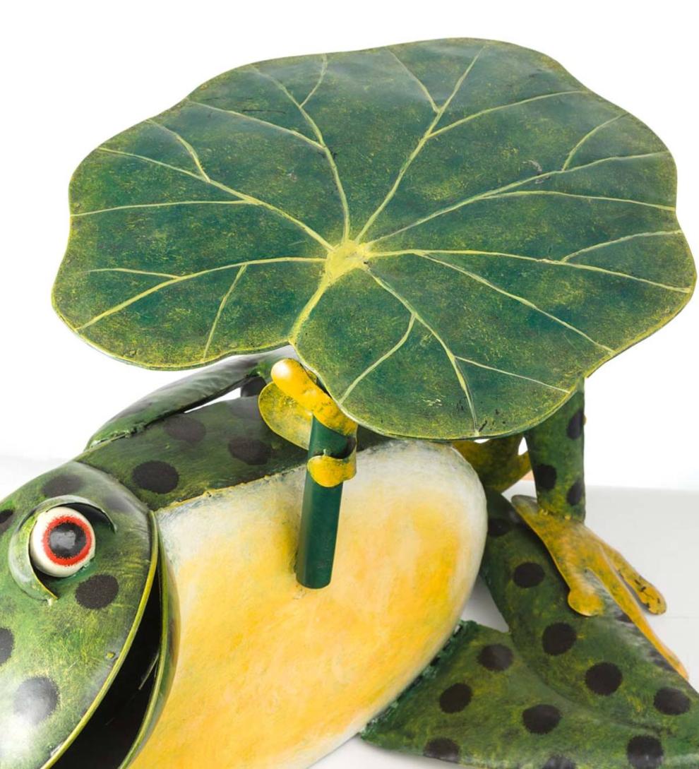 Plow &amp; Hearth Accent Tables | Indoor Living Metal Frog With Lily Pad Side Table