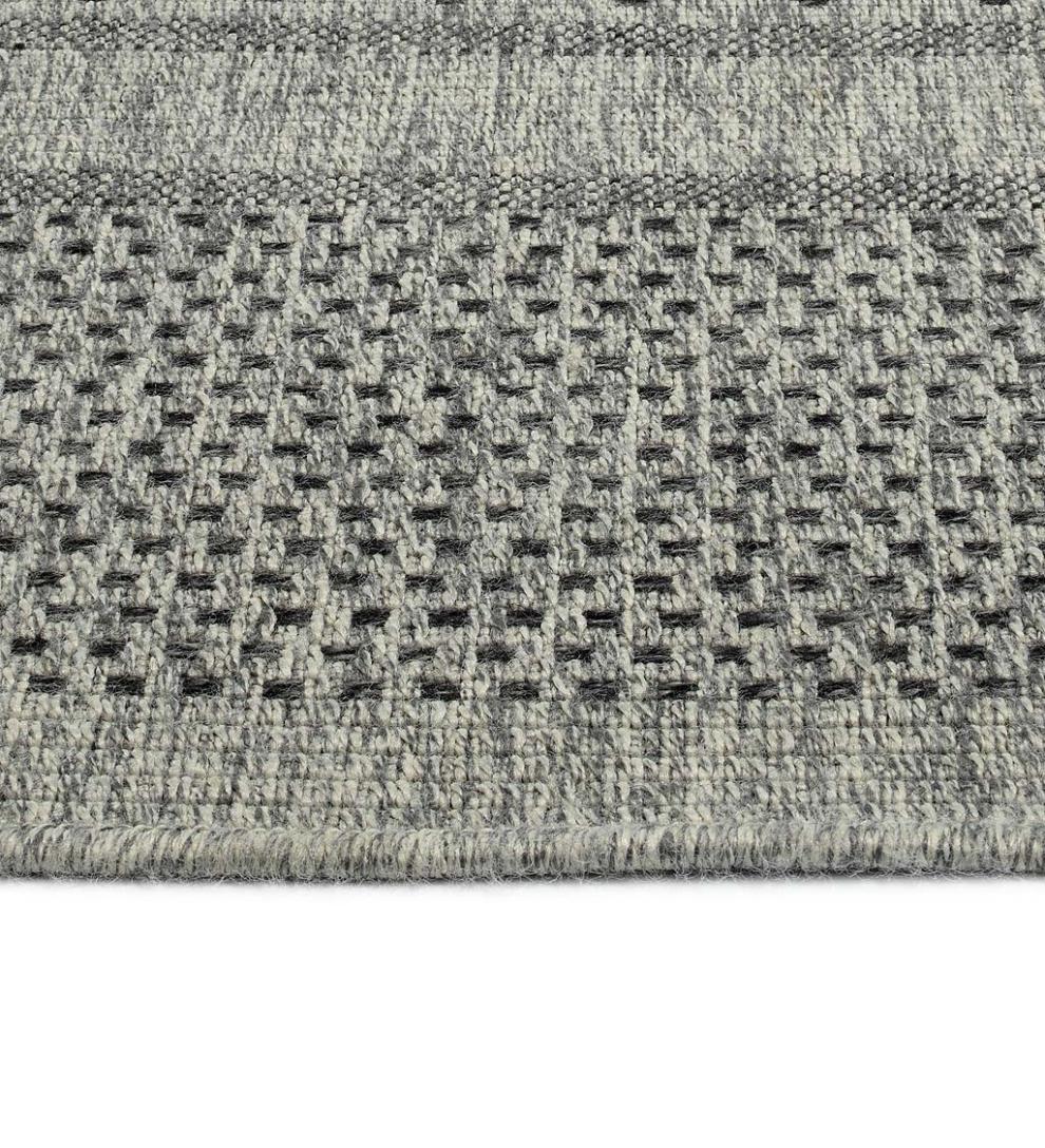 Plow &amp; Hearth Area Rugs | Indoor Living Indoor/Outdoor Bluefield Border Polypropylene Rug