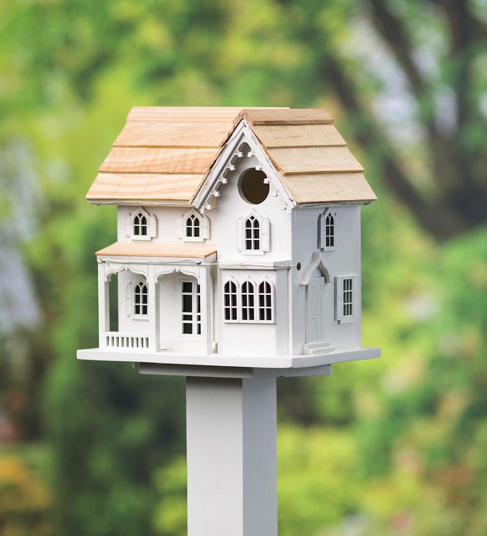 Plow &amp; Hearth Birdhouses | Yard &amp; Garden Madison Farmhouse Lighted Birdhouse And Pedestal Pole Set