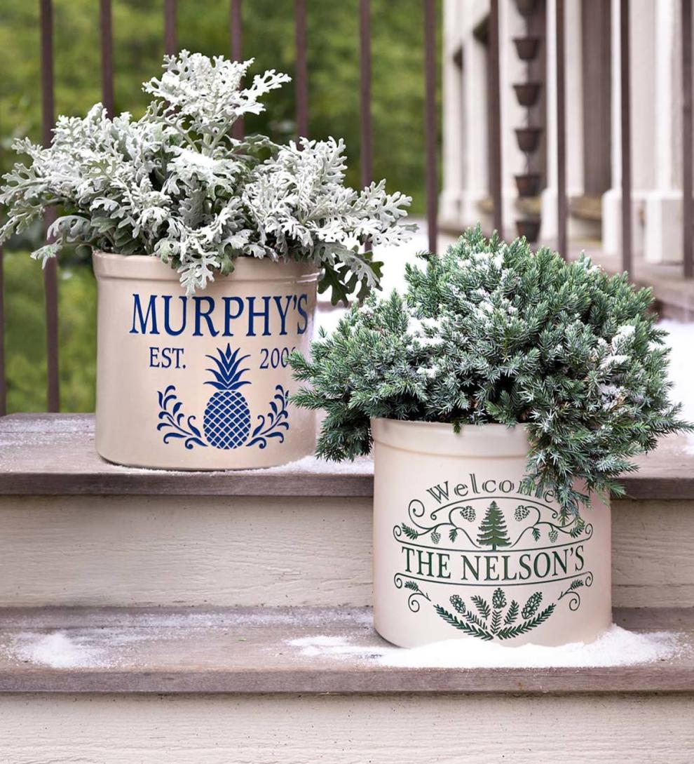 Plow &amp; Hearth Deck &amp; Patio Accents | Outdoor Living Pineapple Personalized Crock With Name And Year - Black