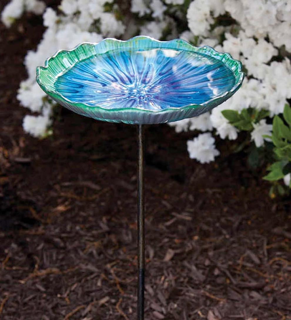 Plow &amp; Hearth Deck &amp; Patio Accents | Outdoor Living Scalloped Birdbath On Stake