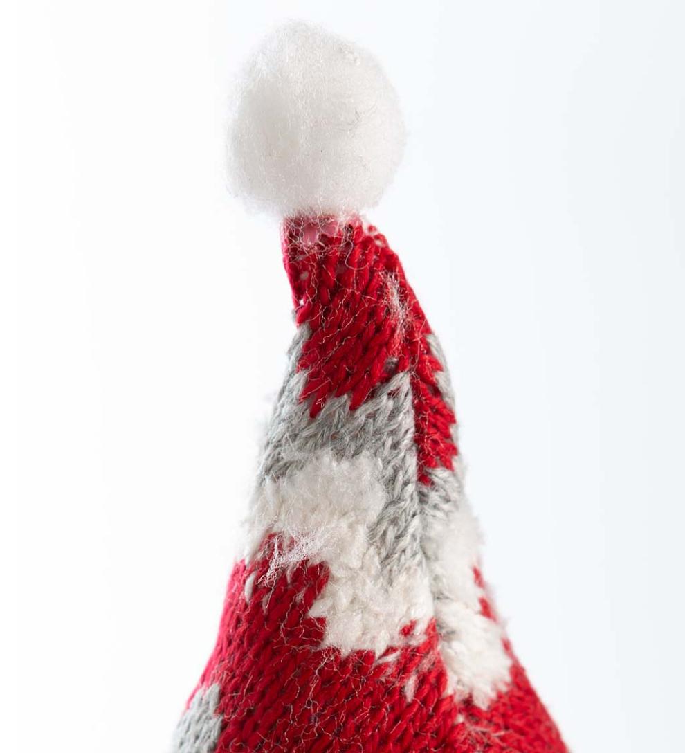 Plow &amp; Hearth Decorative Garden Accents | Yard &amp; Garden Holiday Labrador Puppy Statue With Hat And Scarf