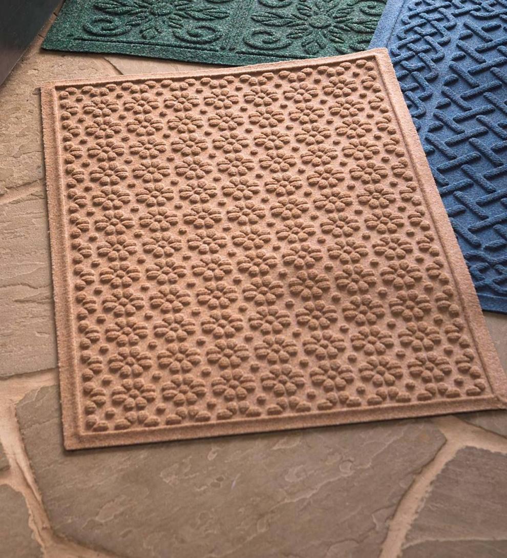 Plow &amp; Hearth Doormats | Indoor Living Waterhog Daisy Doormat