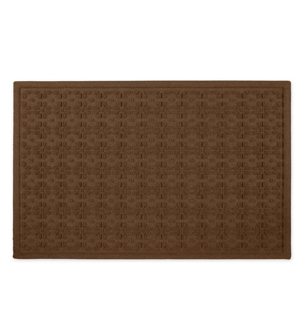 Plow &amp; Hearth Doormats | Indoor Living Waterhog Daisy Doormat