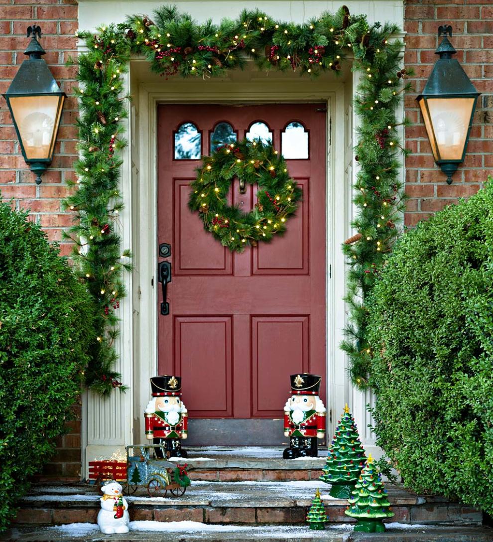 Plow &amp; Hearth Garden Accents | Indoor Living Indoor/Outdoor Blue Ridge Greenery With Battery-Operated Dual-Function Lights