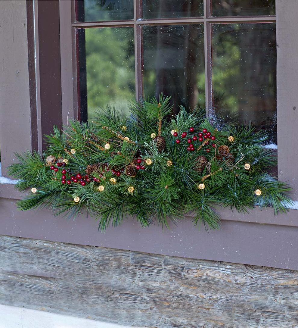 Plow &amp; Hearth Garden Accents | Indoor Living Indoor/Outdoor Blue Ridge Greenery With Battery-Operated Dual-Function Lights