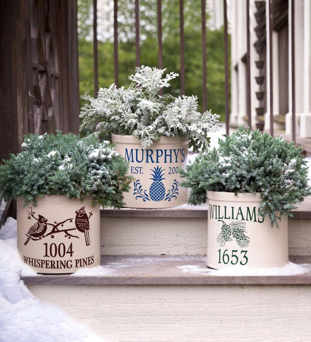 Plow &amp; Hearth Garden Accents | Indoor Living Pineapple Welcome Stoneware Crock - Black