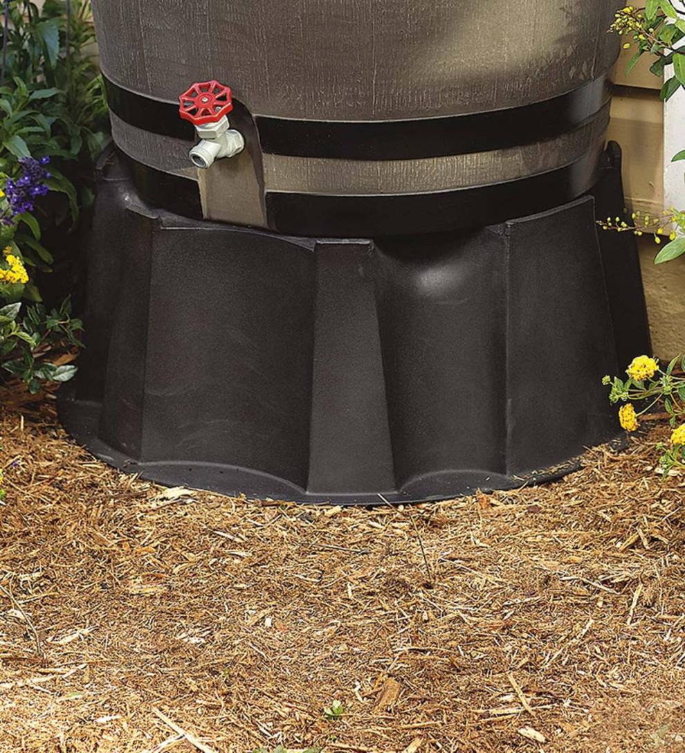 Plow &amp; Hearth Garden Tools | Yard &amp; Garden 50-Gallon Rain Barrel With Flat Back