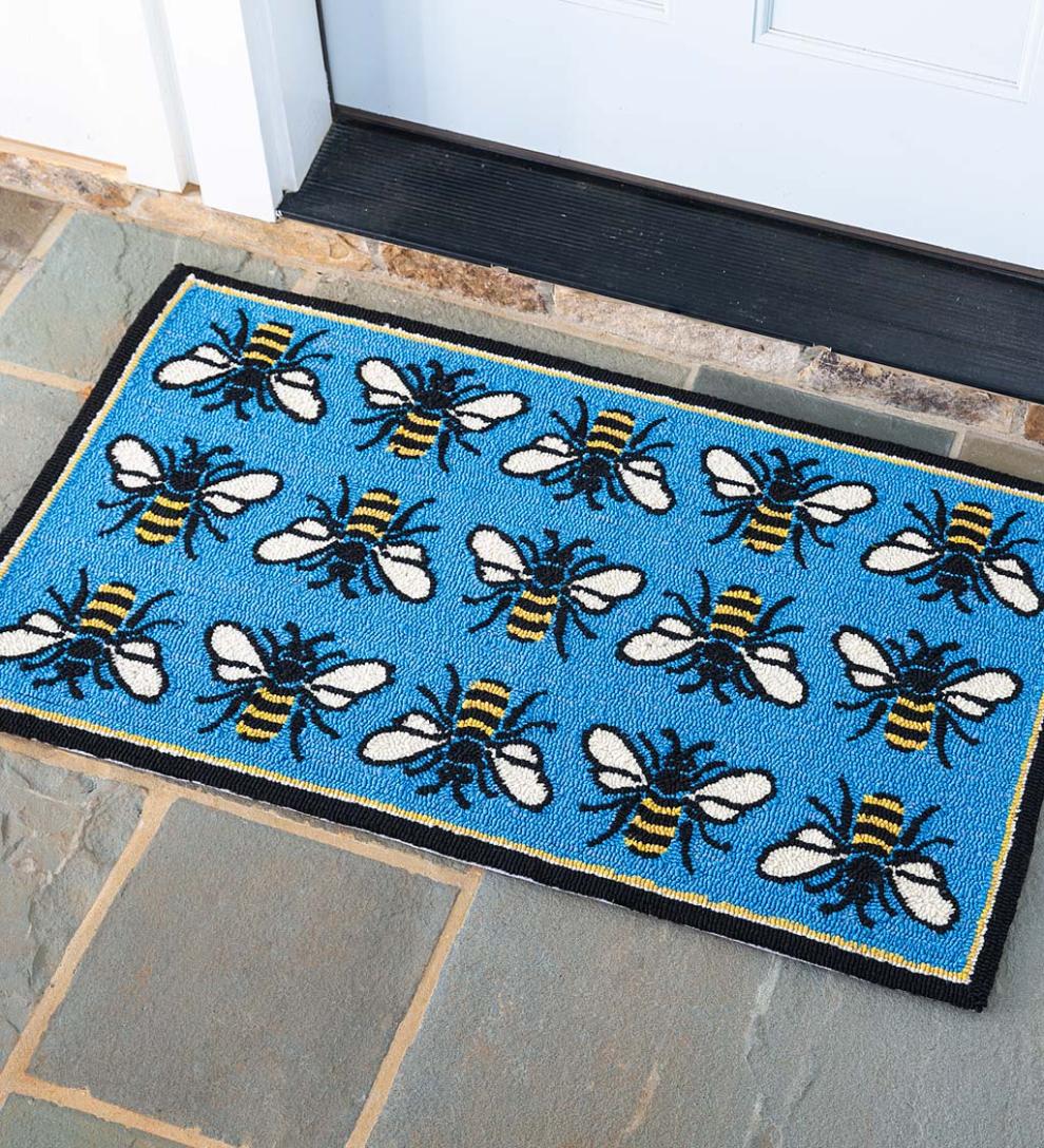 Plow &amp; Hearth Home Accents | Indoor Living Indoor/Outdoor Busy Bee Hooked Polypropylene Accent Rug