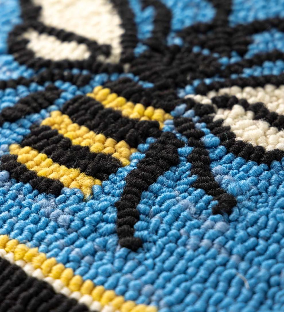 Plow &amp; Hearth Home Accents | Indoor Living Indoor/Outdoor Busy Bee Hooked Polypropylene Accent Rug