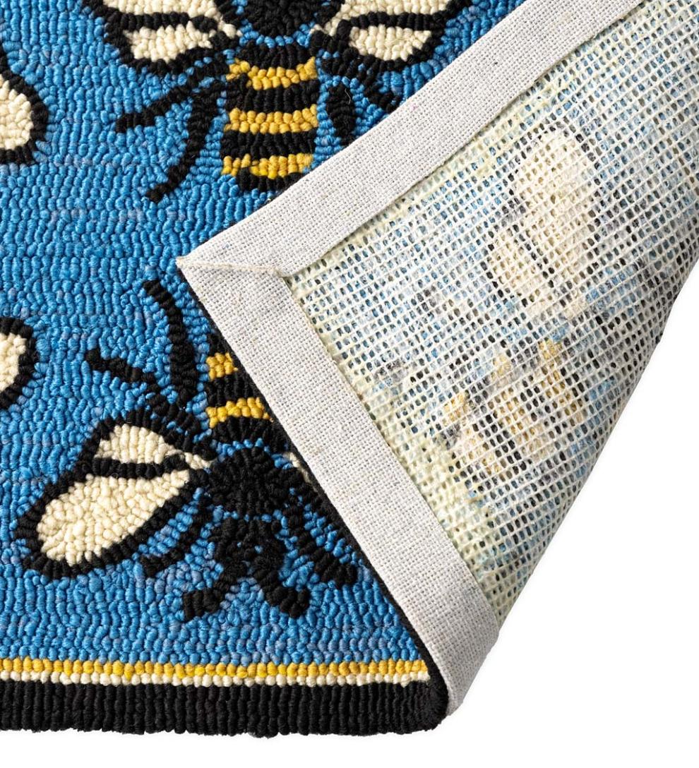 Plow &amp; Hearth Home Accents | Indoor Living Indoor/Outdoor Busy Bee Hooked Polypropylene Accent Rug