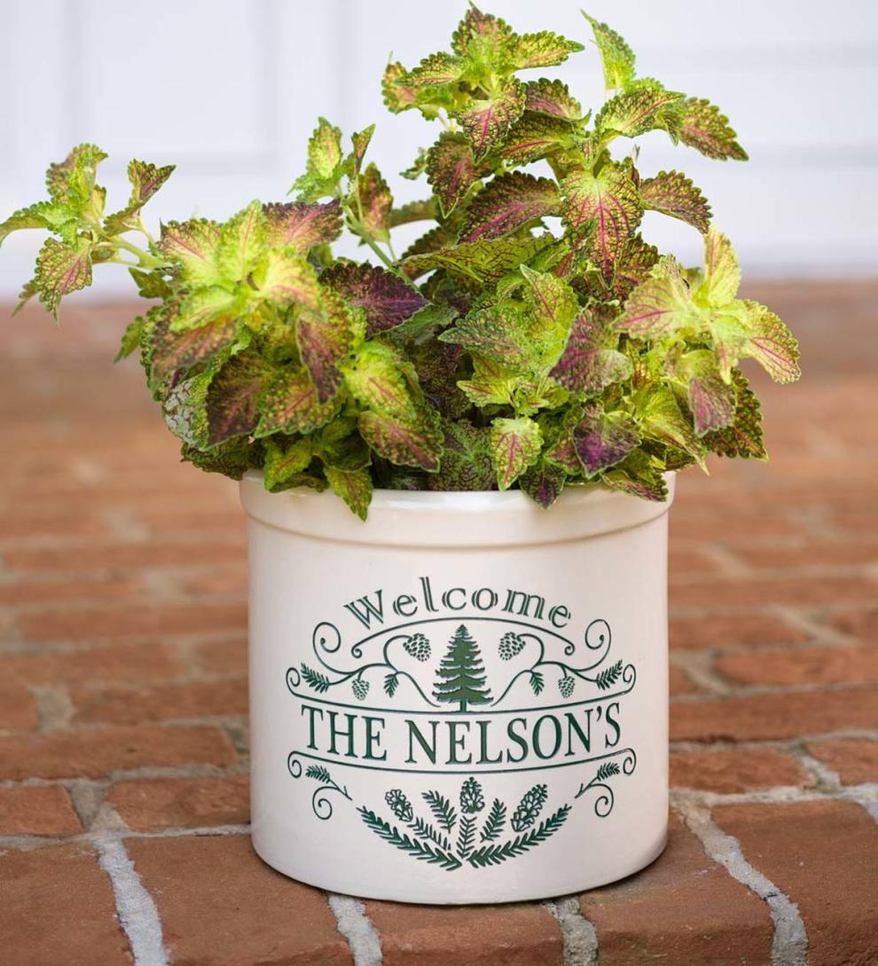 Plow &amp; Hearth Home Accents | Indoor Living Personalized Pine Welcome Stoneware Crock - Black