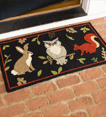 Plow &amp; Hearth Small Accent Rugs | Indoor Living Indoor/Outdoor Hooked Woodland Rug