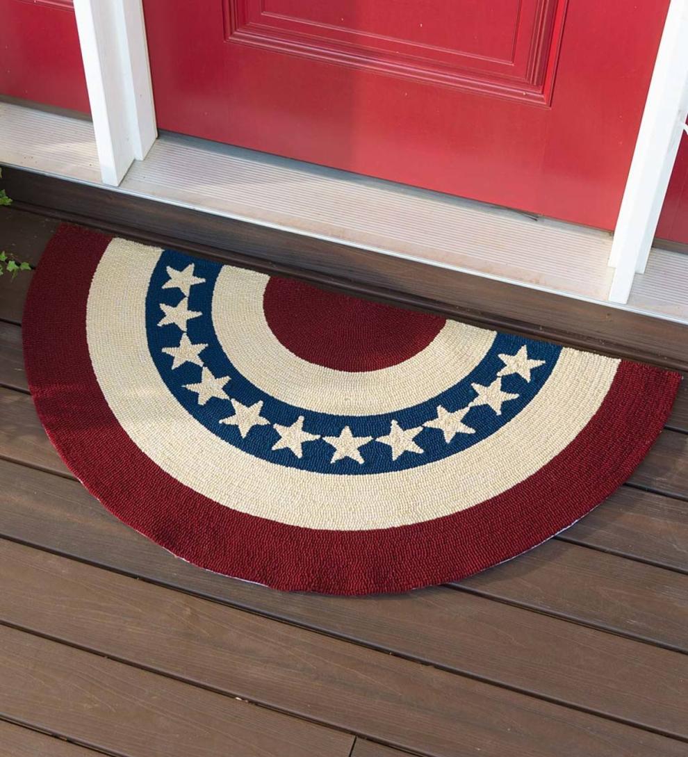 Plow &amp; Hearth Small Accent Rugs | Indoor Living Indoor/Outdoor Star Spangled Americana Hooked Polypropylene Accent Rug