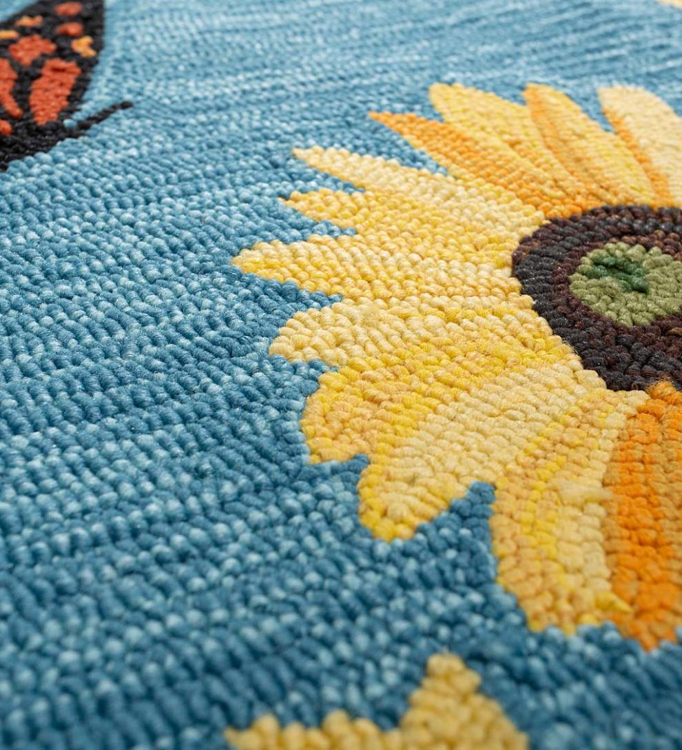 Plow &amp; Hearth Small Accent Rugs | Indoor Living Indoor/Outdoor Sunflower And Butterfly Hooked Polypropylene Accent Rug