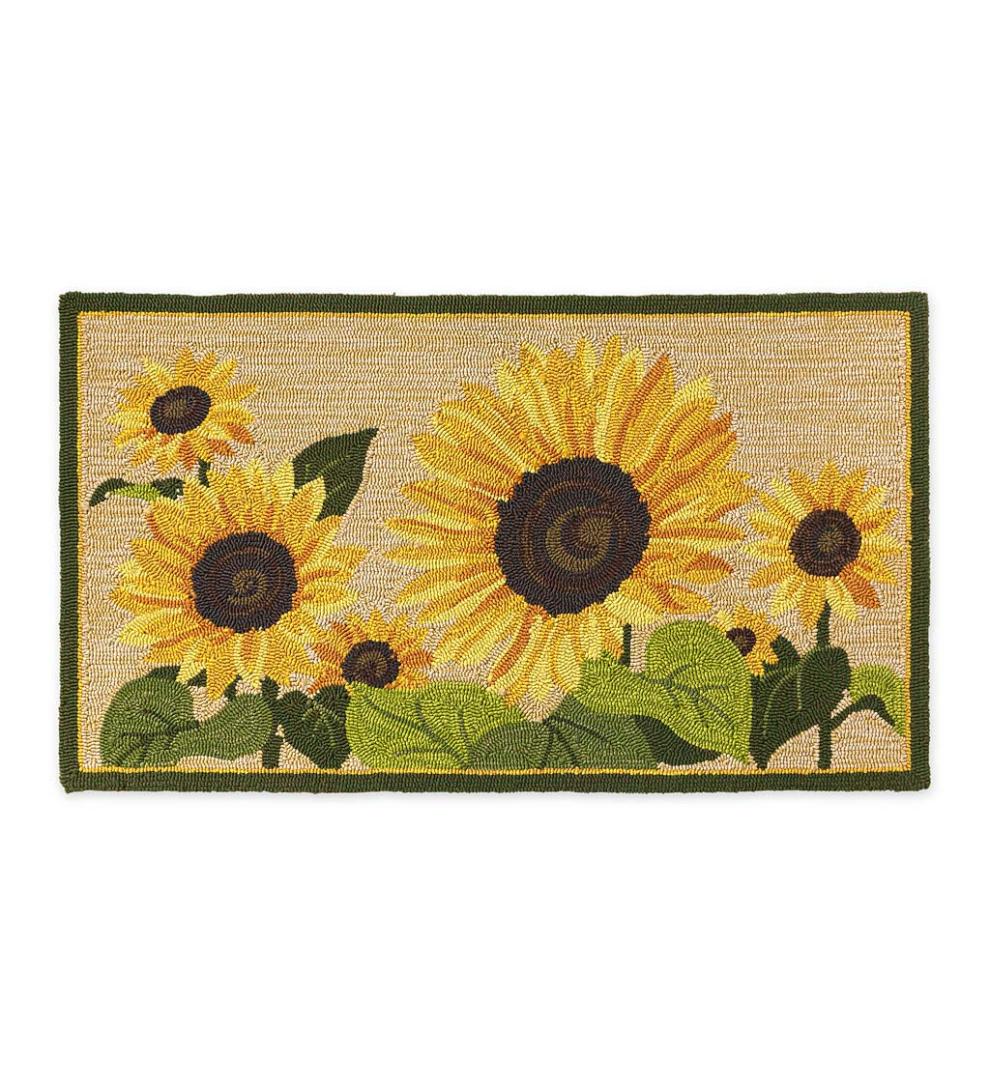Plow &amp; Hearth Small Accent Rugs | Indoor Living Indoor/Outdoor Sunflower Hooked Polypropylene Accent Rug