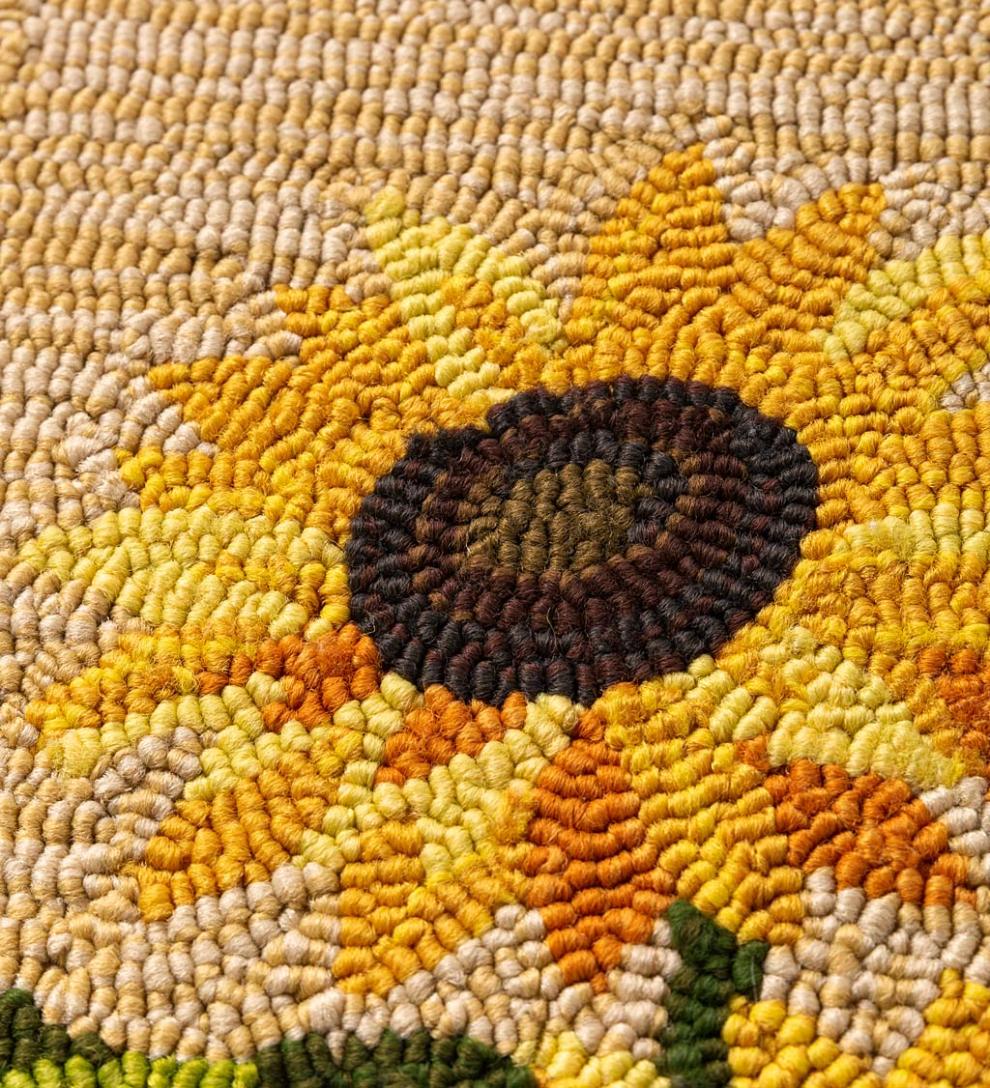 Plow &amp; Hearth Small Accent Rugs | Indoor Living Indoor/Outdoor Sunflower Hooked Polypropylene Accent Rug