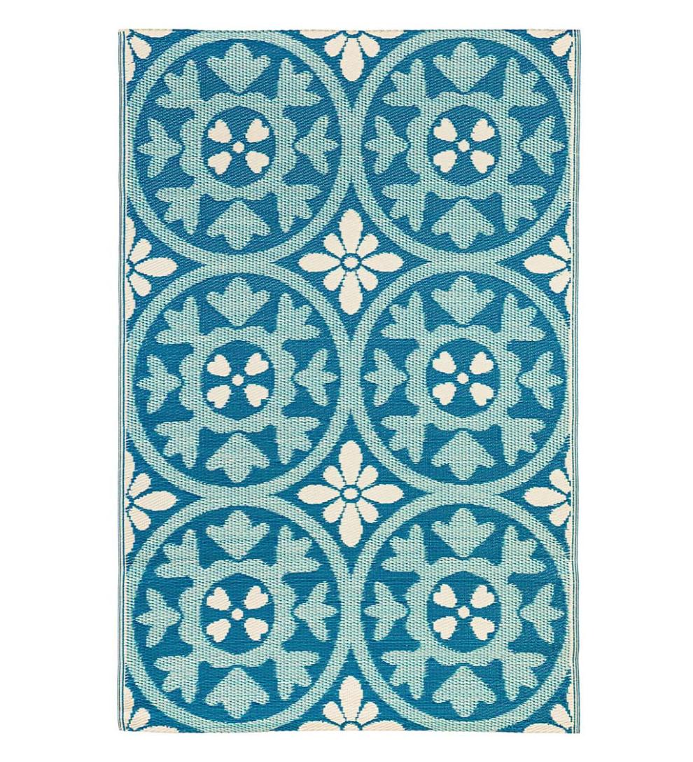 Plow &amp; Hearth Small Accent Rugs | Indoor Living Reversible Blue Medallion Indoor/Outdoor Rug