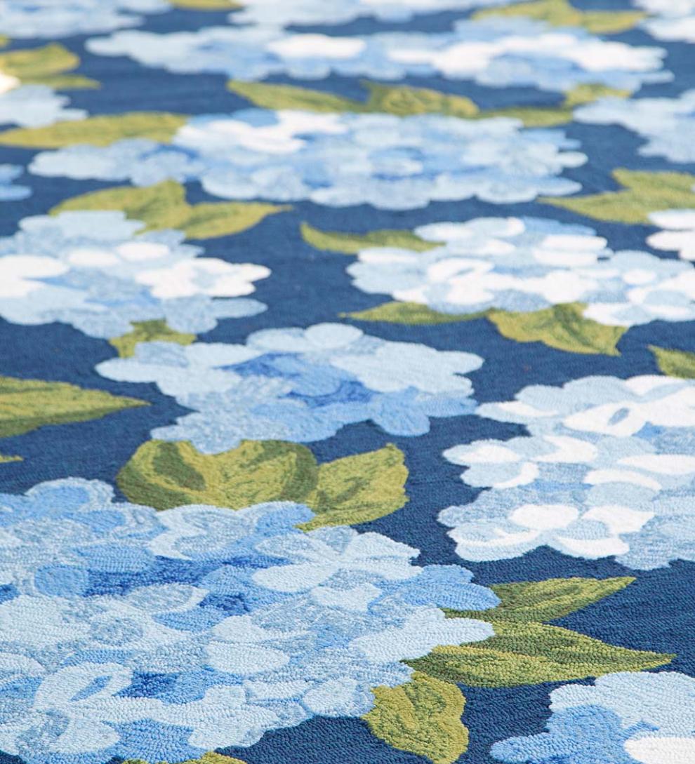 Plow &amp; Hearth Synthetic Rugs | Indoor Living Hydrangea Indoor/Outdoor Rug