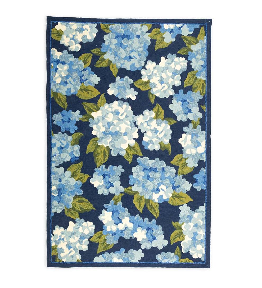 Plow &amp; Hearth Synthetic Rugs | Indoor Living Hydrangea Indoor/Outdoor Rug