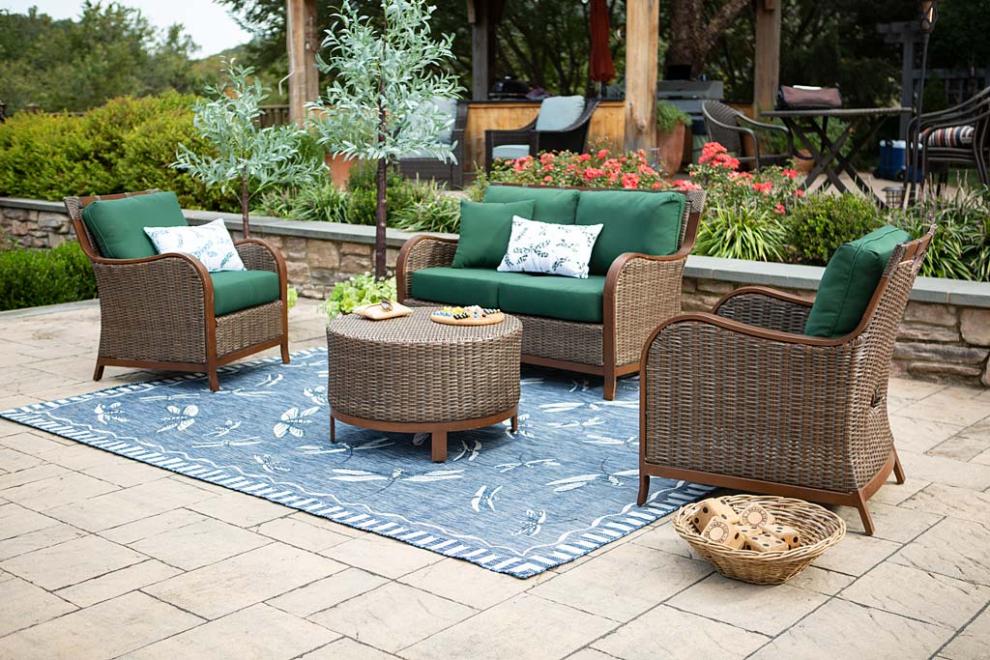 Plow &amp; Hearth Synthetic Rugs | Indoor Living Indoor/Outdoor Dragonfly Rug