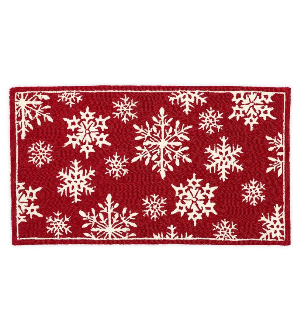 Plow &amp; Hearth Synthetic Rugs | Indoor Living Indoor/Outdoor Snowflakes Holiday Hooked Accent Rug