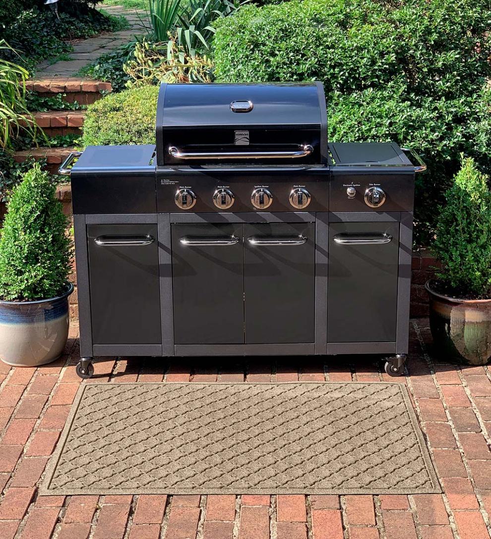 Plow &amp; Hearth Synthetic Rugs | Indoor Living Waterhog Cordova Grill Mat, 3' X 5' - Bordeaux